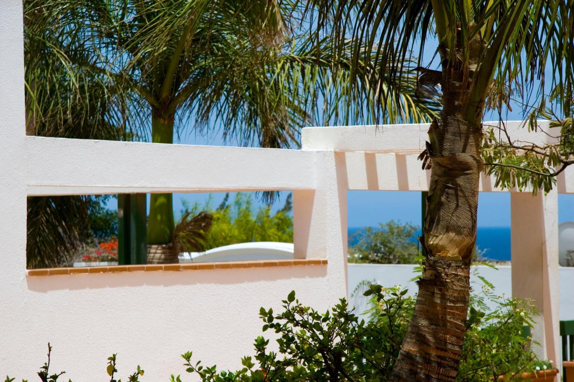 Aparthotel Esquinzo Y Monte Del Mar Playa De Esquinzo Exterior photo