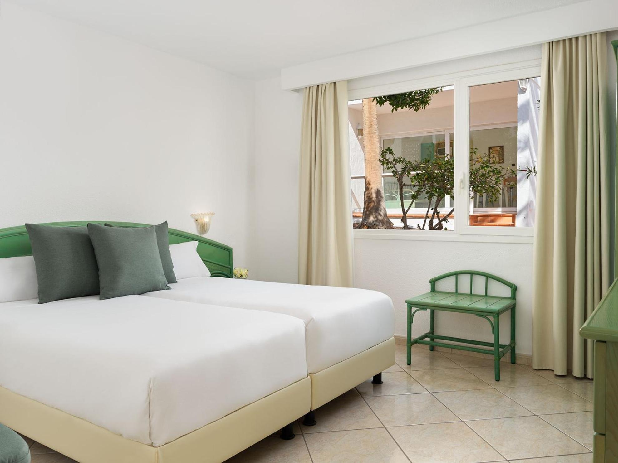 Aparthotel Esquinzo Y Monte Del Mar Playa De Esquinzo Exterior photo
